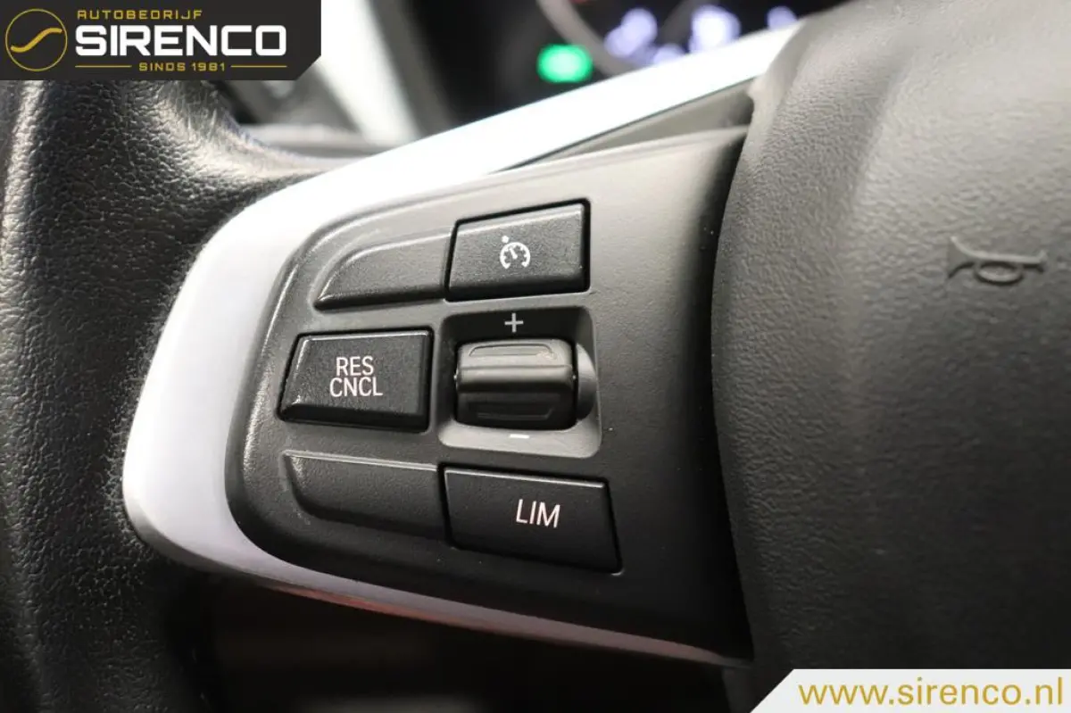 sDrive18i High Executive | leder sportzetels| stoelverwarming | hud | climate & cruise control | navigatie & bluetooth