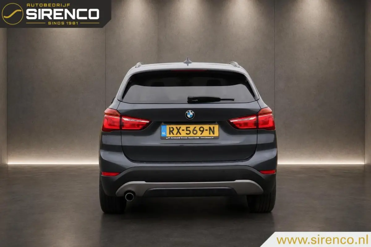 sDrive18i High Executive | leder sportzetels| stoelverwarming | hud | climate & cruise control | navigatie & bluetooth