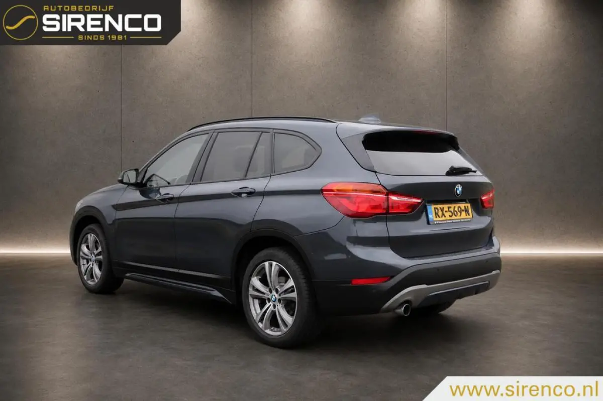 sDrive18i High Executive | leder sportzetels| stoelverwarming | hud | climate & cruise control | navigatie & bluetooth