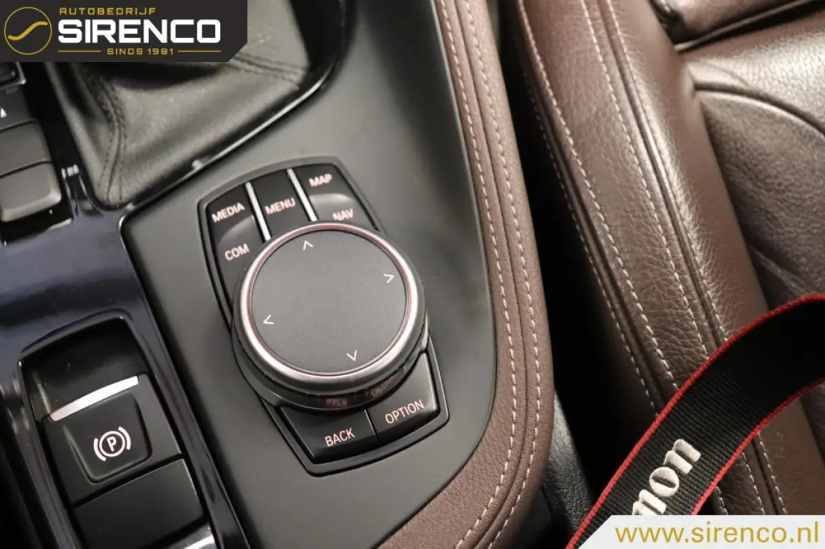 sDrive18i High Executive | leder sportzetels| stoelverwarming | hud | climate & cruise control | navigatie & bluetooth