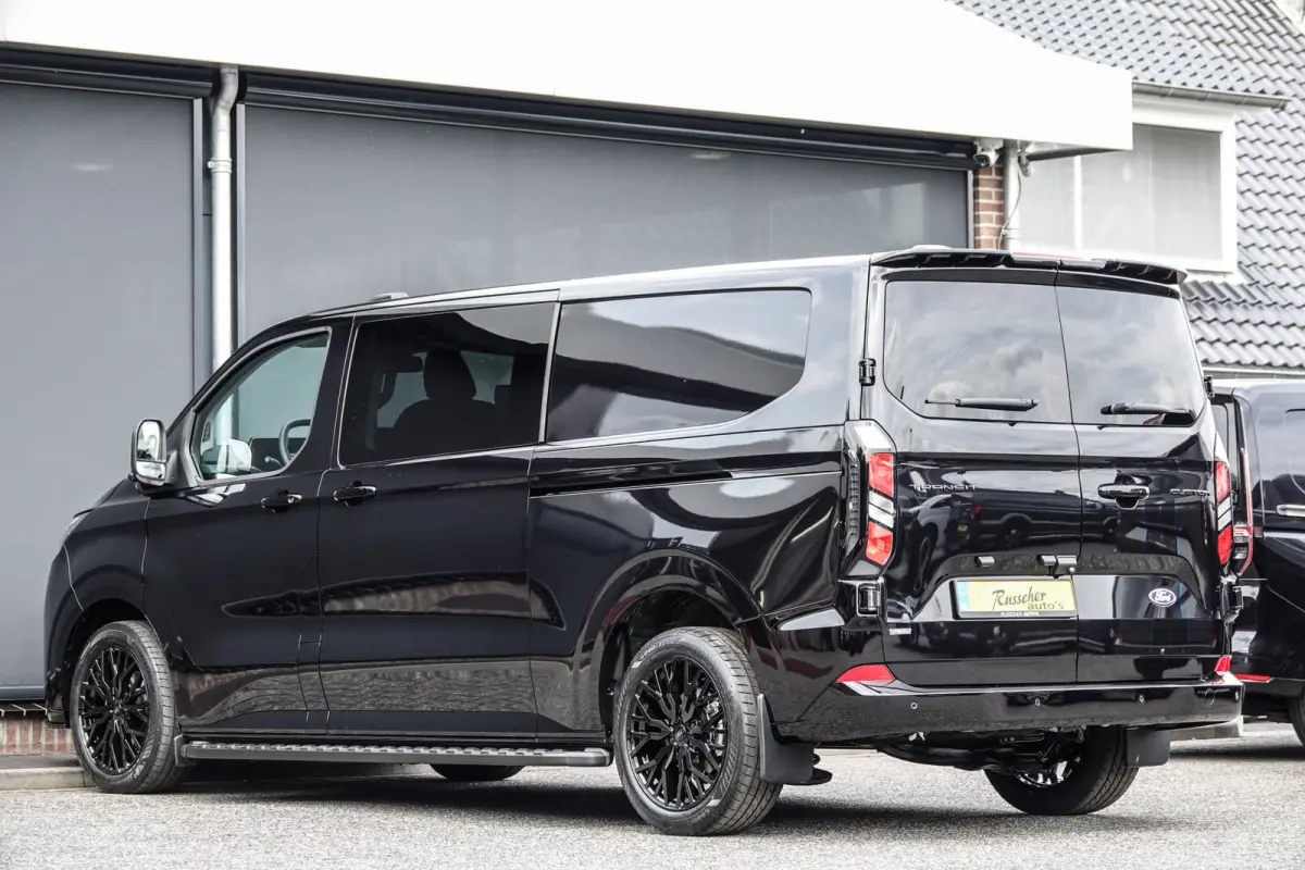 L2H1 Dubbel Cabine 2.5PHEV 233Pk Aut. | Limited | Plug In Hybrid | 360° Camera | 2x Schuifdeur | Spoilerpack | 19'' | Agate Black