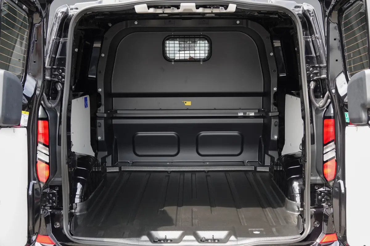 L2H1 Dubbel Cabine 2.5PHEV 233Pk Aut. | Limited | Plug In Hybrid | 360° Camera | 2x Schuifdeur | Spoilerpack | 19'' | Agate Black