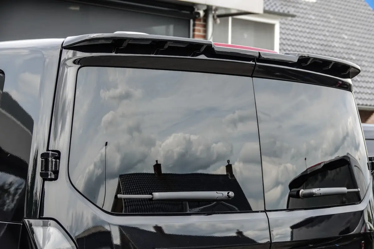 L2H1 Dubbel Cabine 2.5PHEV 233Pk Aut. | Limited | Plug In Hybrid | 360° Camera | 2x Schuifdeur | Spoilerpack | 19'' | Agate Black