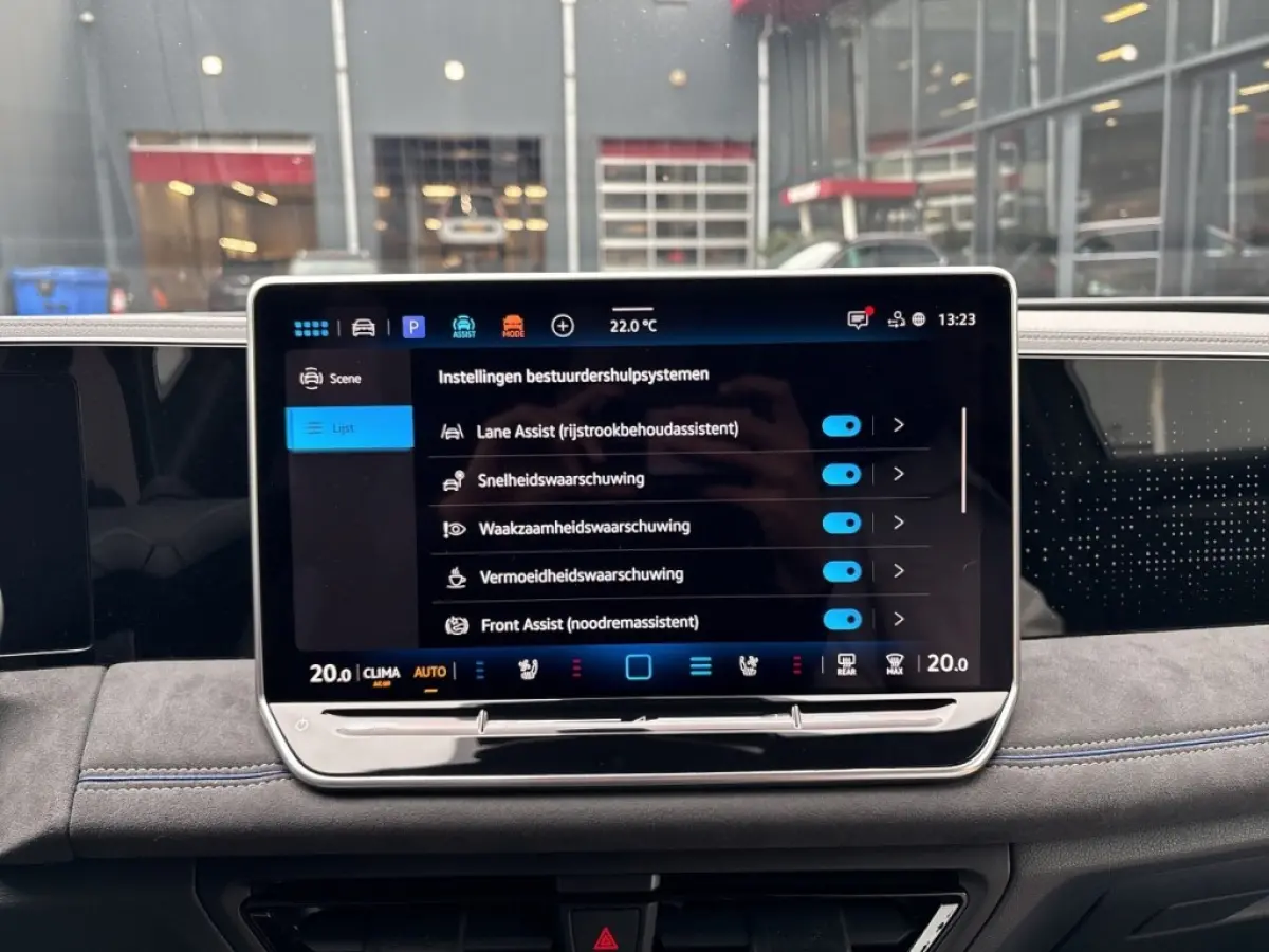 1.5 eTSI R-LINE TREKHAAK/LEDER/PANO-DAK/CAMERA/ELEK-KLEP/ACC/HUD/MEM/STOELVERW