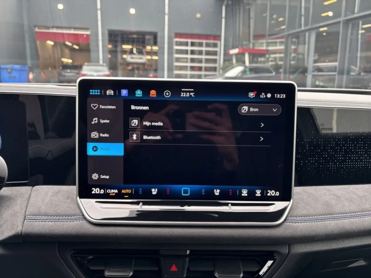 1.5 eTSI R-LINE TREKHAAK/LEDER/PANO-DAK/CAMERA/ELEK-KLEP/ACC/HUD/MEM/STOELVERW