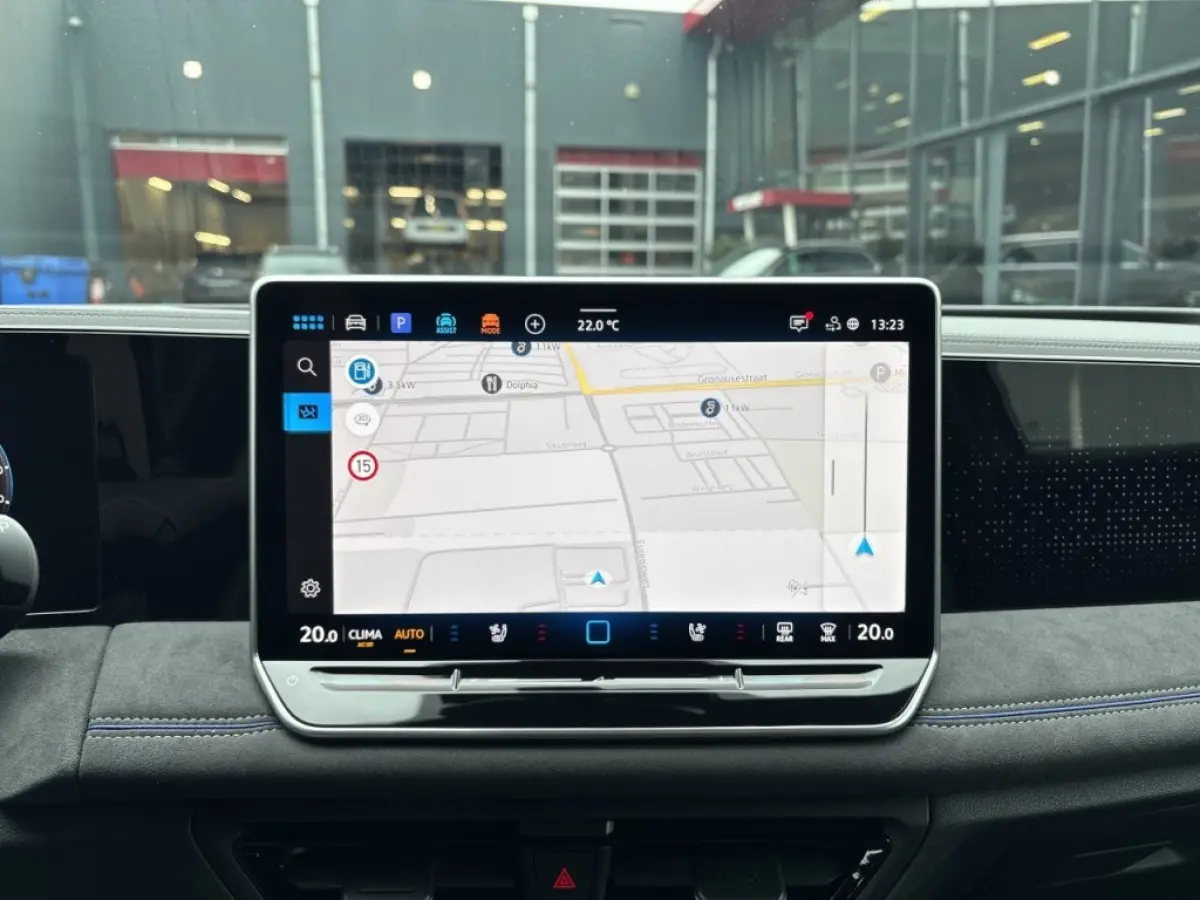 1.5 eTSI R-LINE TREKHAAK/LEDER/PANO-DAK/CAMERA/ELEK-KLEP/ACC/HUD/MEM/STOELVERW