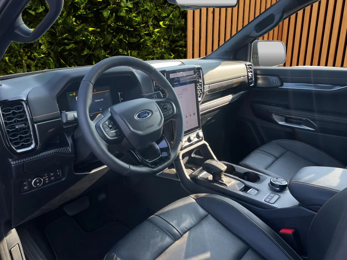 Wildtrak Plug-in Hybrid Dubbel Cabine | Elektrische Rollertop | 3.500KG Trekgewicht | Snel Leverbaar!! | 0.99% Financial Lease | 1-fase laadkabel mode 3 16A, 8 meter | Adaptive cruisecontrol