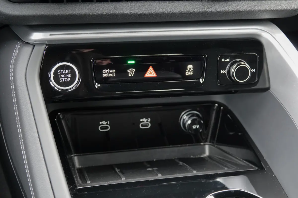 e-hybrid | Quattro | S-Line | MMI Bijrijdersdisplay | Tech Plus | 360° Camera | Trekhaak | 22''