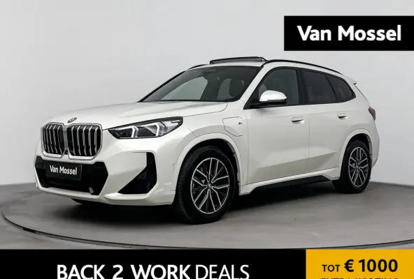 xDrive25e | M-pakket | PANO | Head-up display | 360 Camera | Lane Assist | Blindspot | Stoelverwarming | Lederen bekleding | Keyless | Carplay |