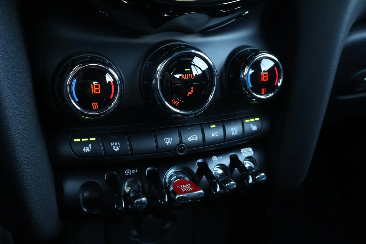 2.0 S John Cooper Works Comfort Access / Cruise Control / Navigatie / Stoelverwarming
