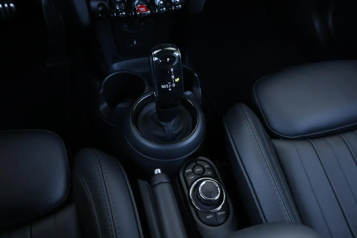 2.0 S John Cooper Works Comfort Access / Cruise Control / Navigatie / Stoelverwarming
