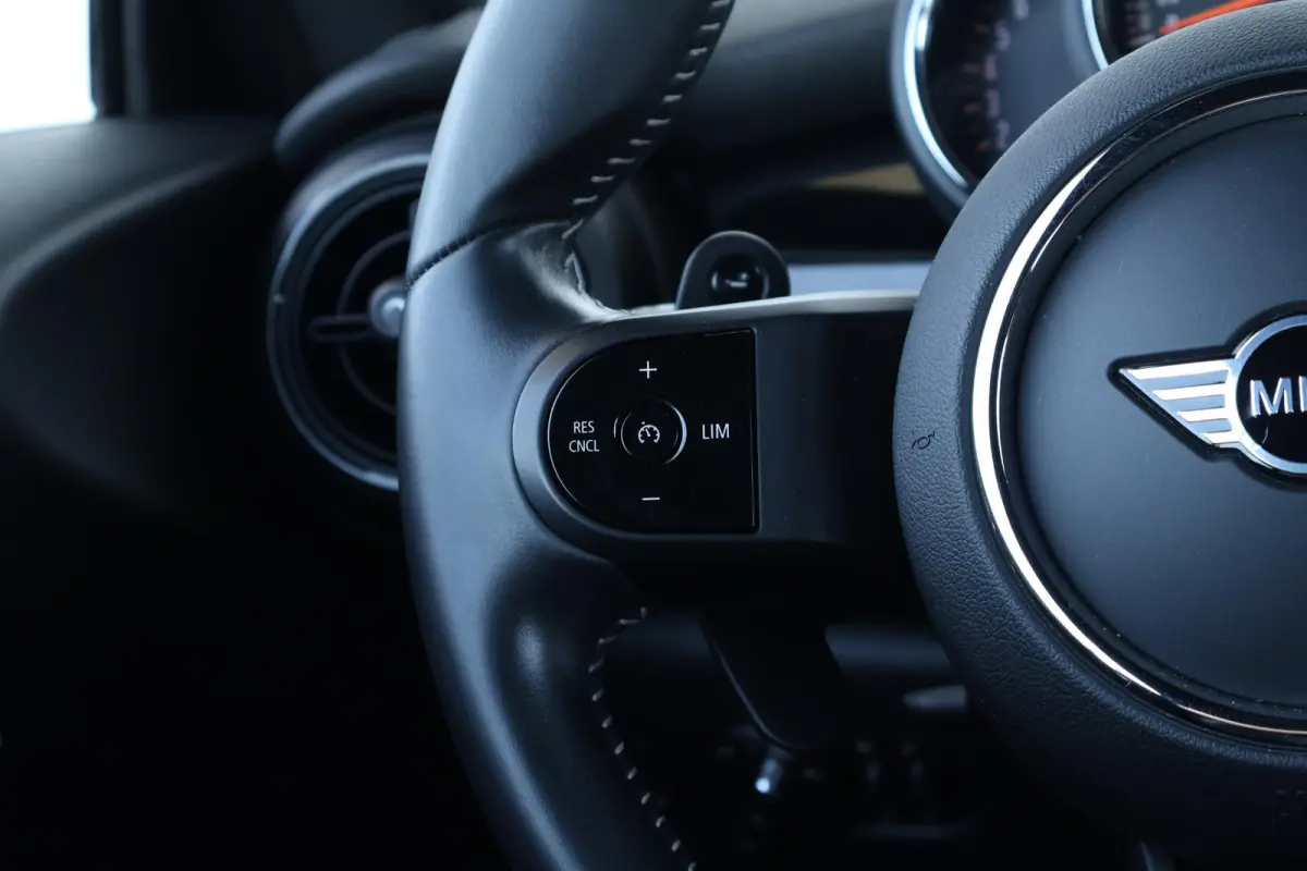 2.0 S John Cooper Works Comfort Access / Cruise Control / Navigatie / Stoelverwarming