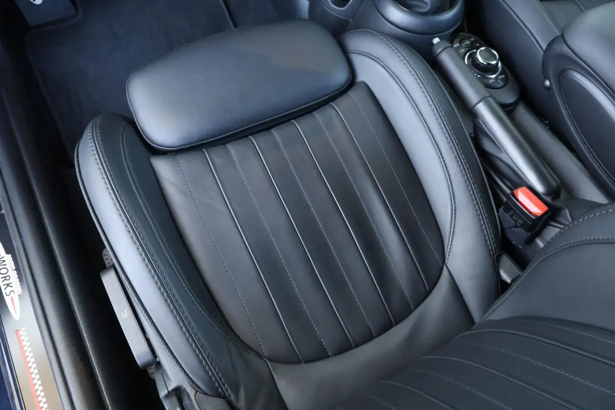2.0 S John Cooper Works Comfort Access / Cruise Control / Navigatie / Stoelverwarming