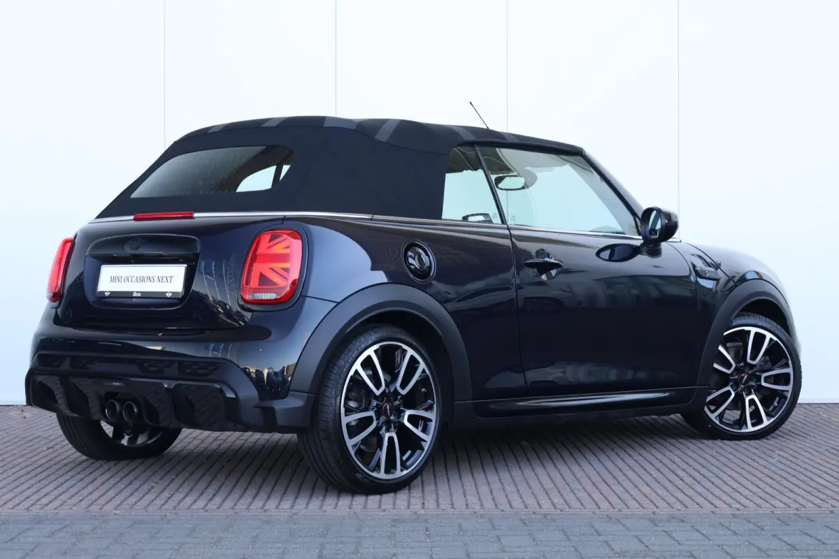2.0 S John Cooper Works Comfort Access / Cruise Control / Navigatie / Stoelverwarming