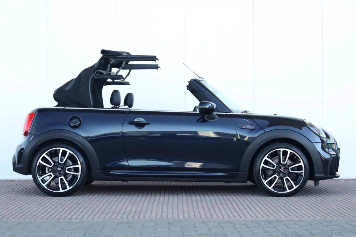 2.0 S John Cooper Works Comfort Access / Cruise Control / Navigatie / Stoelverwarming