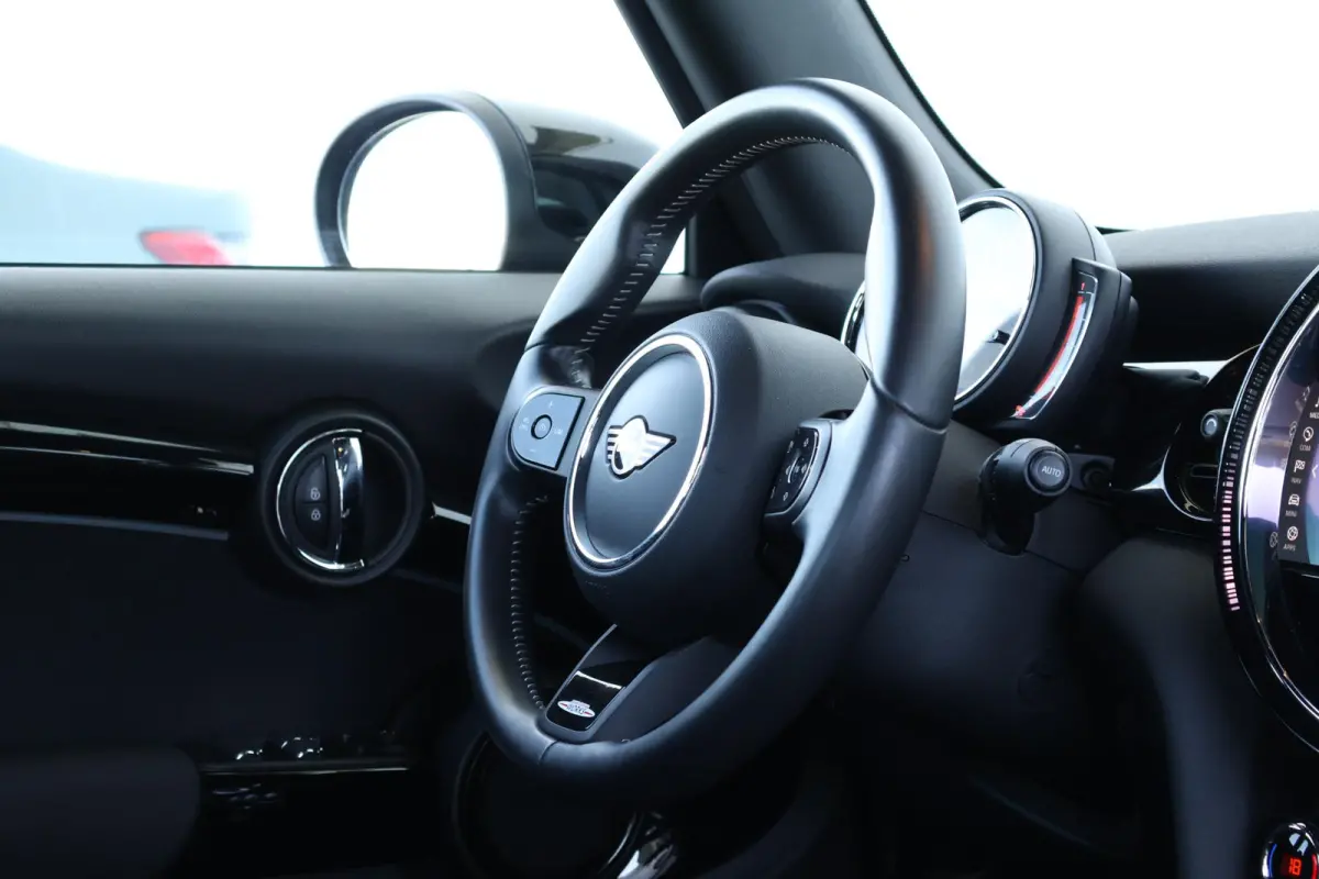 2.0 S John Cooper Works Comfort Access / Cruise Control / Navigatie / Stoelverwarming