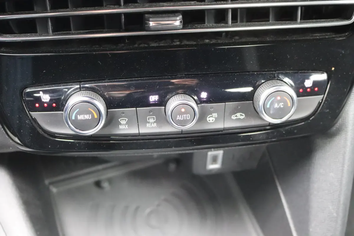 1.2 Turbo 130PK Automaat GS Facelift/Gr.-navigatie/Matrix-LED/Stoel-stuurverwarming/Adapt.-cruise