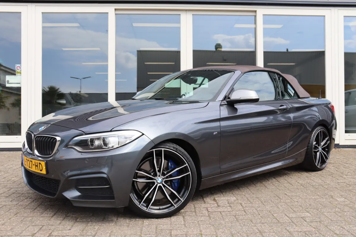 M235i xDrive Centennial High Executive, Cruise Control, Airco, Apple Carplay, Camera, Navigatie, Prijs Is Rijklaar Inclusief 6 Maanden Garantie