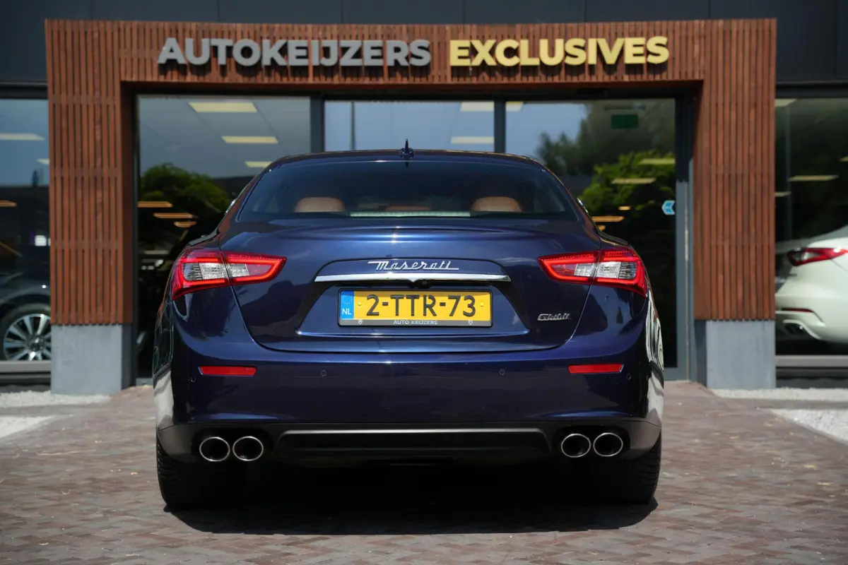 3.0 V6 D Luxe Leder Stoelvent. Navi Memory Metallic Camera 20”LM