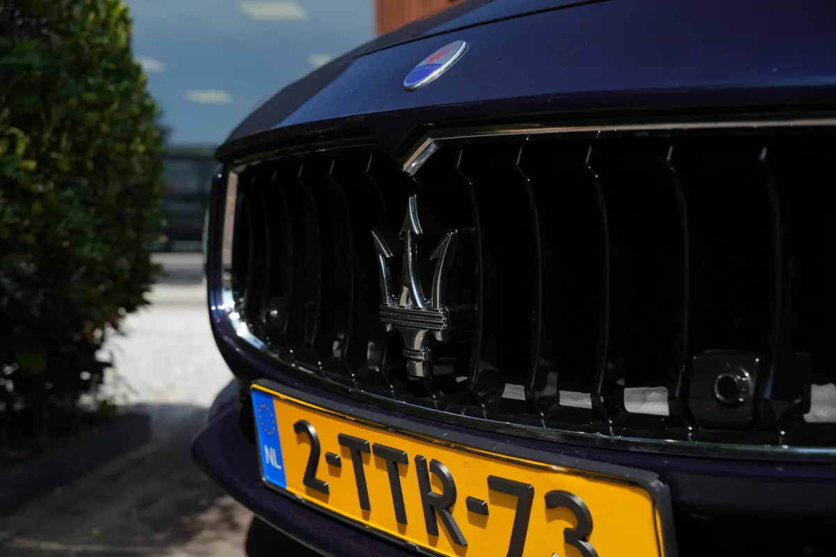 3.0 V6 D Luxe Leder Stoelvent. Navi Memory Metallic Camera 20”LM