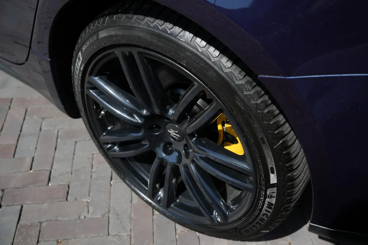 3.0 V6 D Luxe Leder Stoelvent. Navi Memory Metallic Camera 20”LM