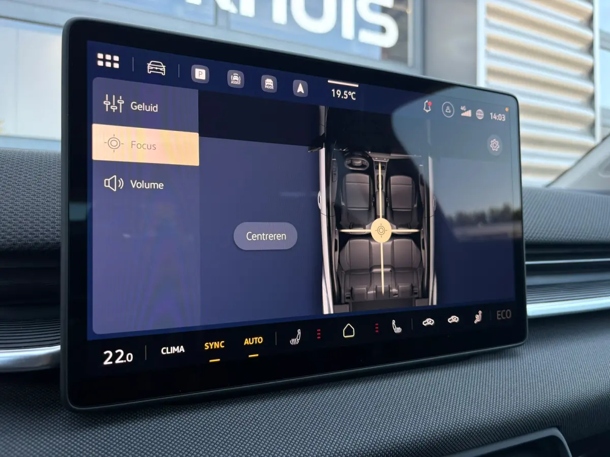 Life First Edition | Airconditioning automatisch, 2-zone (Climatronic) | Automatische afstandsregeling (Adaptive Cruise Control) | Koplampverlichting LED