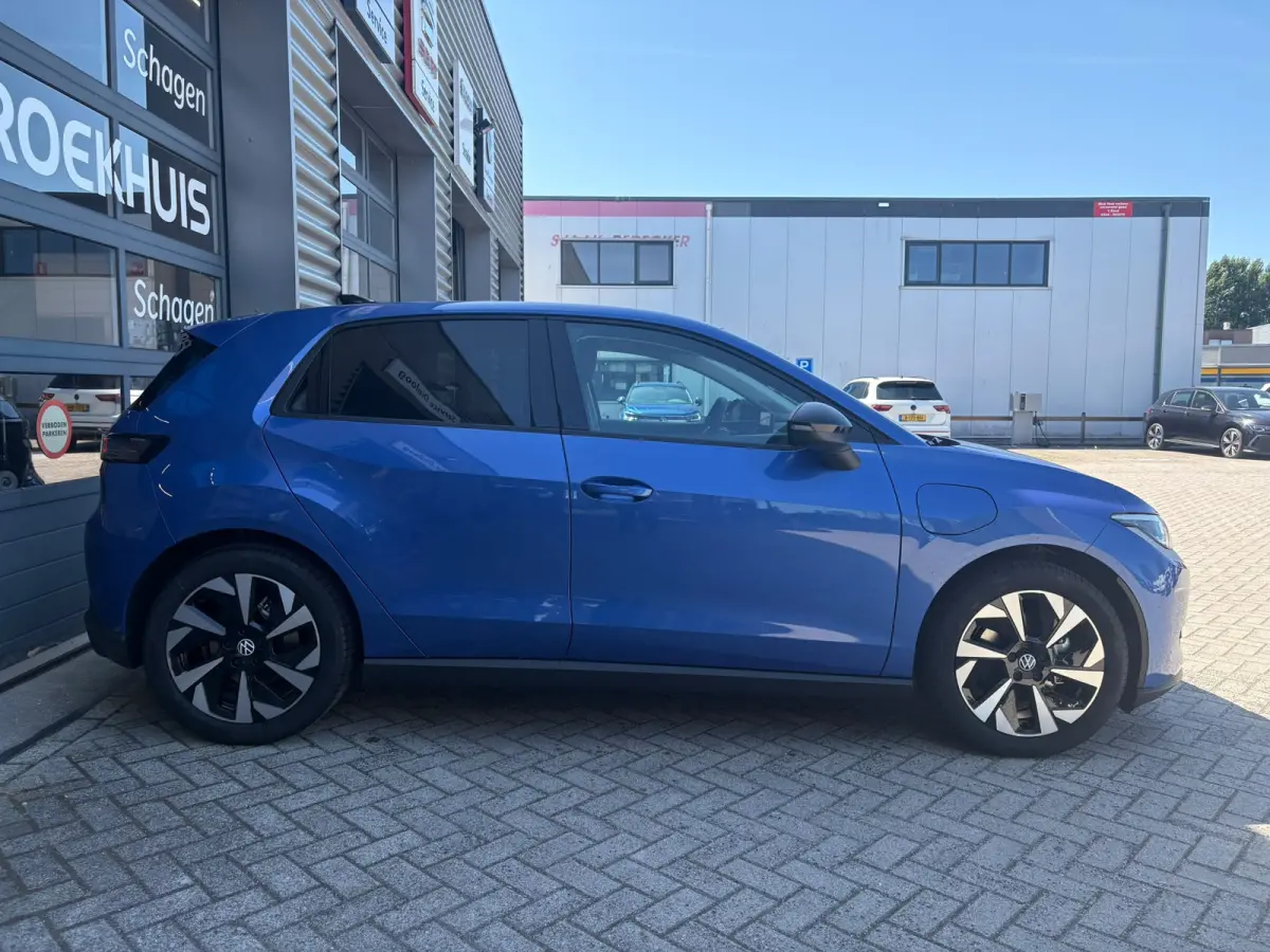 Life First Edition | Airconditioning automatisch, 2-zone (Climatronic) | Automatische afstandsregeling (Adaptive Cruise Control) | Koplampverlichting LED