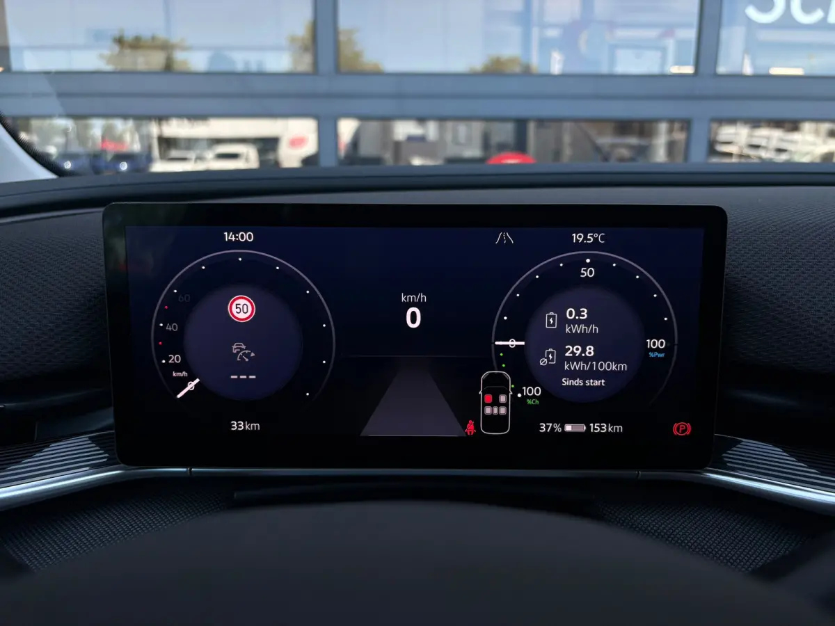 Life First Edition | Airconditioning automatisch, 2-zone (Climatronic) | Automatische afstandsregeling (Adaptive Cruise Control) | Koplampverlichting LED