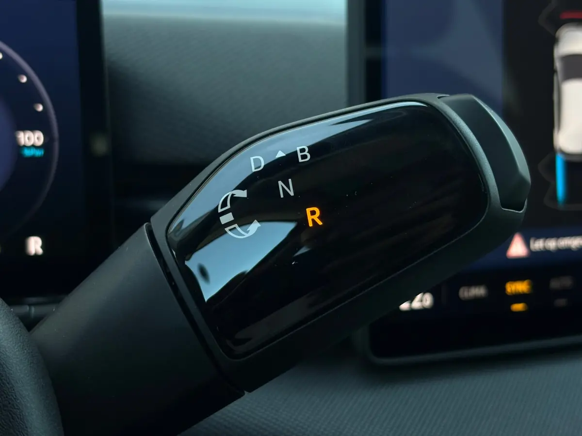 Life First Edition | Airconditioning automatisch, 2-zone (Climatronic) | Automatische afstandsregeling (Adaptive Cruise Control) | Koplampverlichting LED