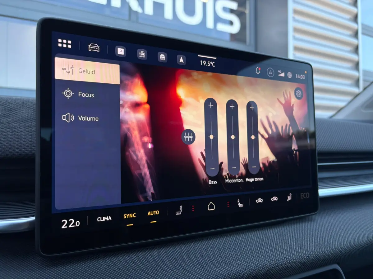 Life First Edition | Airconditioning automatisch, 2-zone (Climatronic) | Automatische afstandsregeling (Adaptive Cruise Control) | Koplampverlichting LED