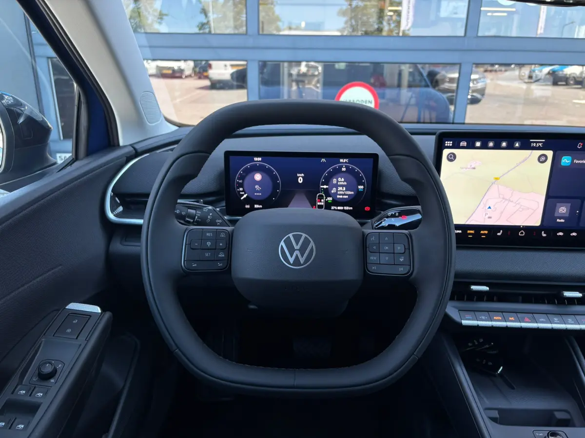 Life First Edition | Airconditioning automatisch, 2-zone (Climatronic) | Automatische afstandsregeling (Adaptive Cruise Control) | Koplampverlichting LED