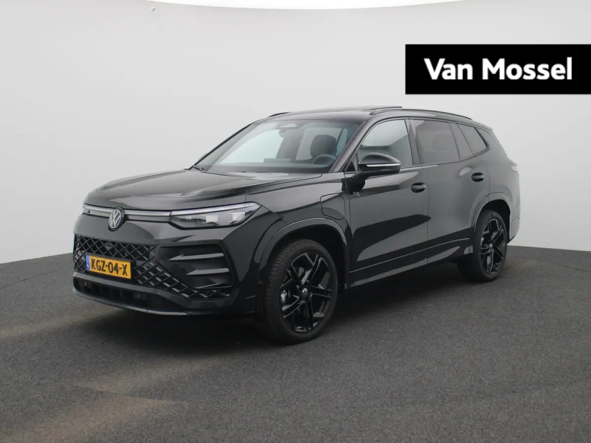 1.5 eHybrid R-Line Edition 272 PK| Origineel Nederlands | 1e Eigenaar | Panoramadak | Trekhaak | Leder Interieur | Stoelventilatie | Stoelverwarming | Stuurwielverwarming | Navigatie