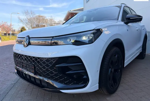 2.0 TDI| R-Line/Pano/Massage/360 Camera/IQ/ACC/AHK/Kardon/Vol Optie