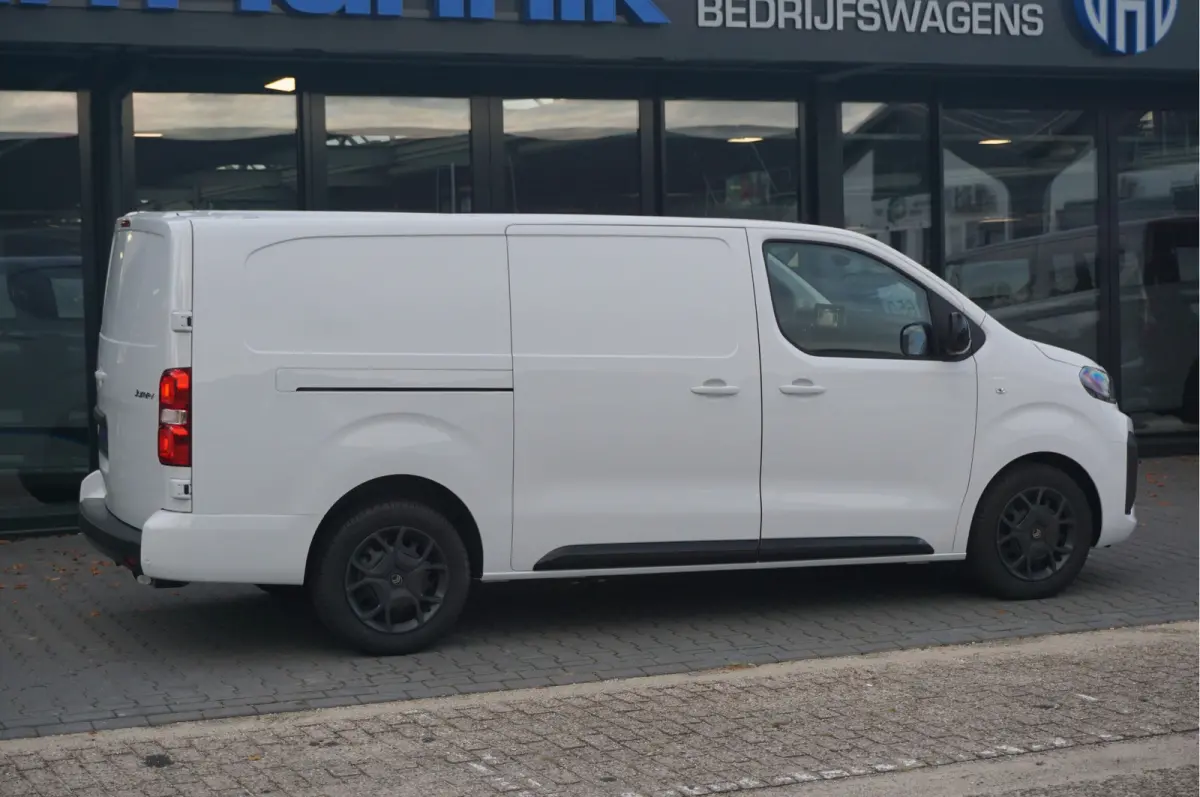 2.0D 180PK Automaat L3H1 BPM VRIJ!! Navi, Cam, Betimmering, Trekhaak!! Nr. 650