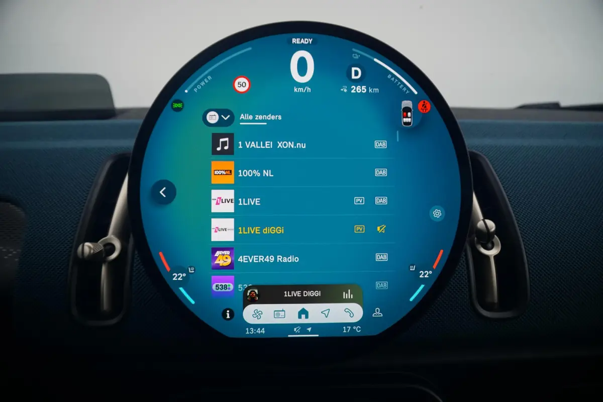 SE ALL4 Favoured Uitvoering | Pakket L | Harman Kardon | Driving Assistant Plus | Stoel & Stuurverwarming | Panoramadak