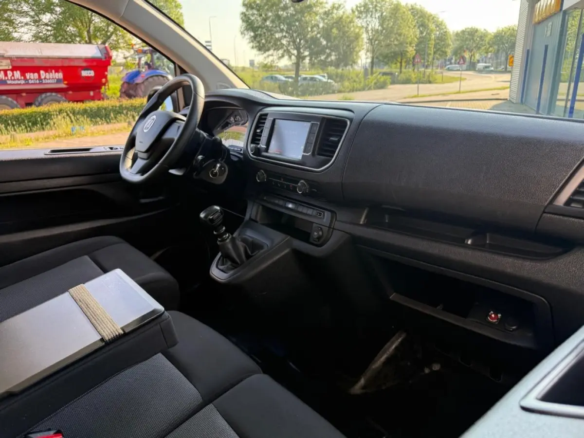 1.5 L2H1 PROFESSIONAL AIRCO CRUISE PDC 3 ZITPLAATSEN.