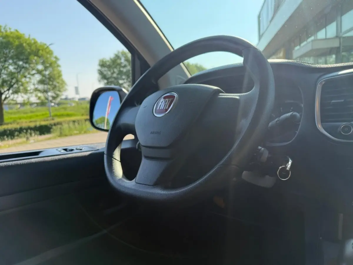 1.5 L2H1 PROFESSIONAL AIRCO CRUISE PDC 3 ZITPLAATSEN.