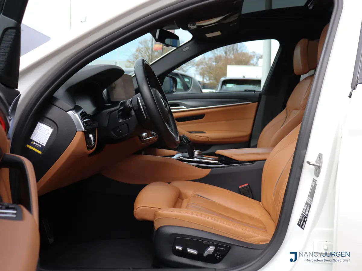 530i xDrive | 4WD | M-Sport | Pano | Luchtvering | Leder | Ambiente Verlicht. | 20" M Velgen | 4-Zone Climate Control | Elektr. Kofferbak | Laser LED | Adaptive Cruise Control | Keyless Go |