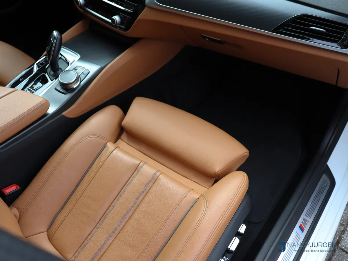 530i xDrive | 4WD | M-Sport | Pano | Luchtvering | Leder | Ambiente Verlicht. | 20" M Velgen | 4-Zone Climate Control | Elektr. Kofferbak | Laser LED | Adaptive Cruise Control | Keyless Go |