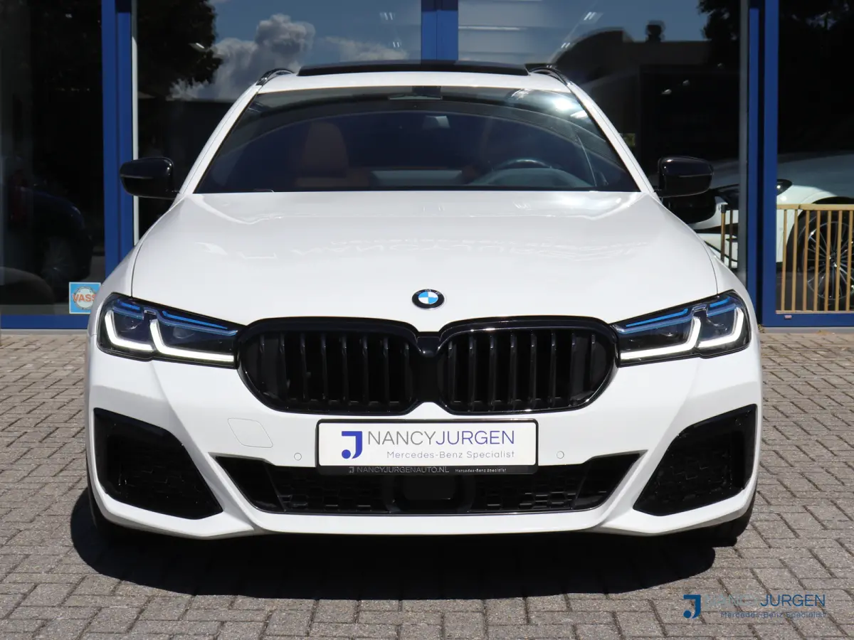 530i xDrive | 4WD | M-Sport | Pano | Luchtvering | Leder | Ambiente Verlicht. | 20" M Velgen | 4-Zone Climate Control | Elektr. Kofferbak | Laser LED | Adaptive Cruise Control | Keyless Go |