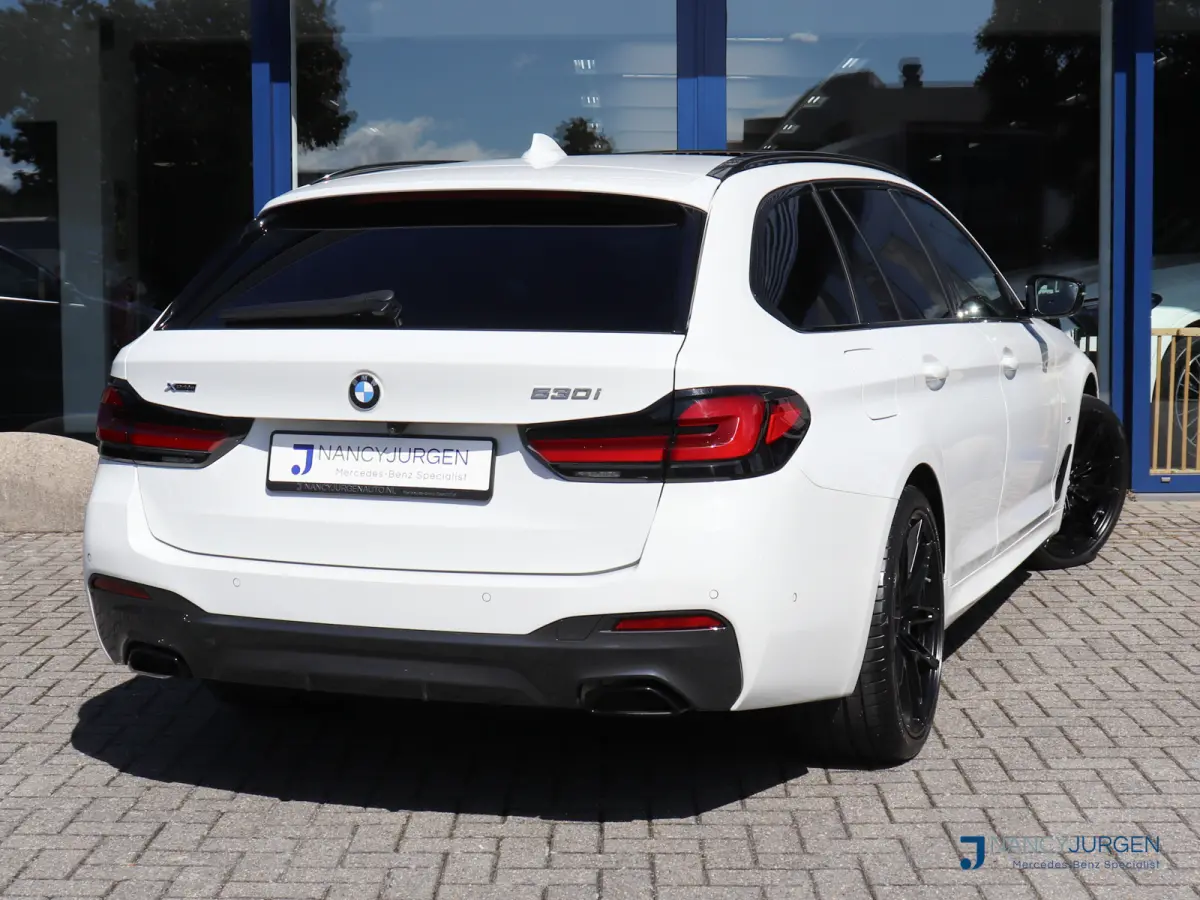530i xDrive | 4WD | M-Sport | Pano | Luchtvering | Leder | Ambiente Verlicht. | 20" M Velgen | 4-Zone Climate Control | Elektr. Kofferbak | Laser LED | Adaptive Cruise Control | Keyless Go |