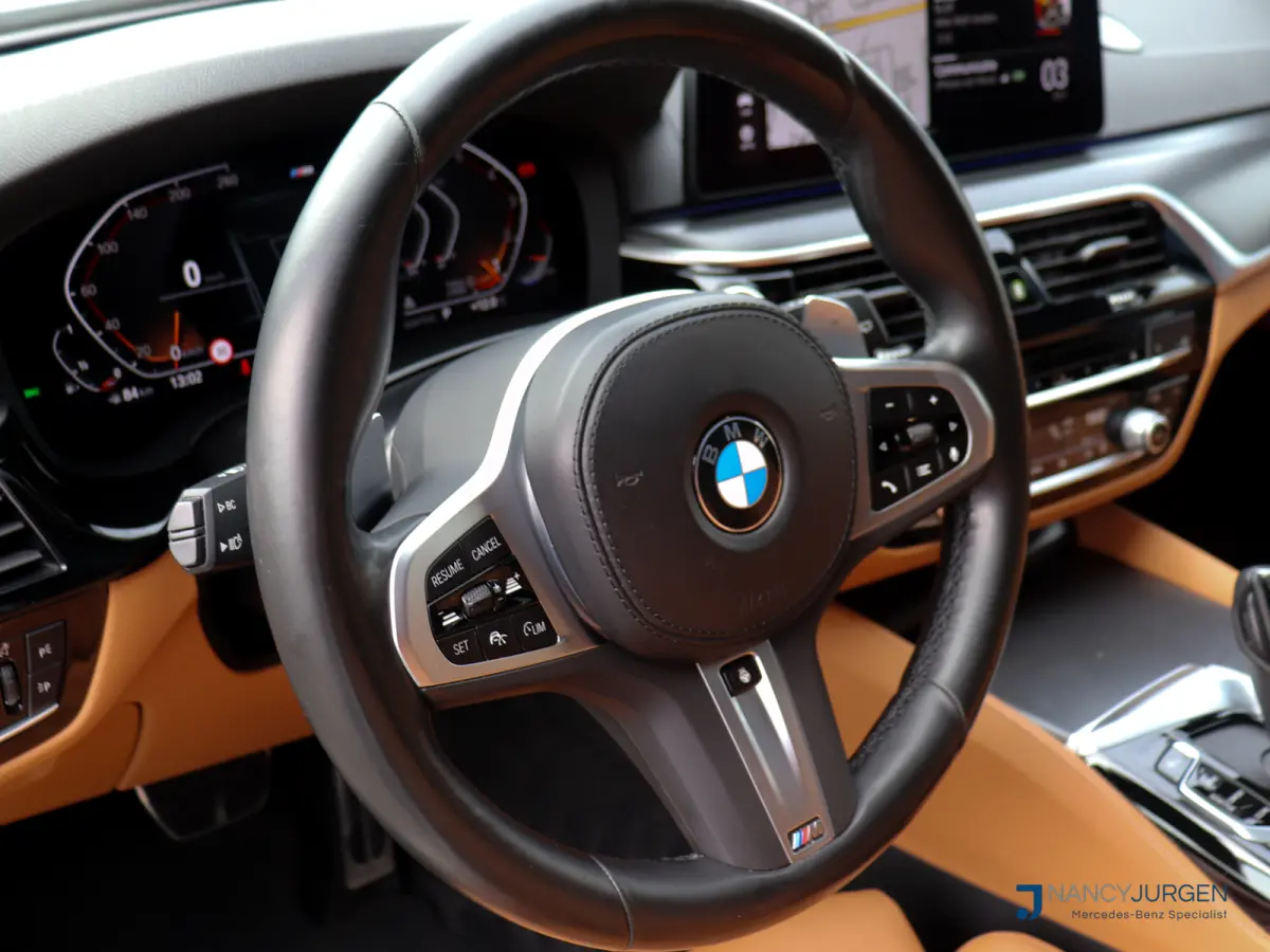 530i xDrive | 4WD | M-Sport | Pano | Luchtvering | Leder | Ambiente Verlicht. | 20" M Velgen | 4-Zone Climate Control | Elektr. Kofferbak | Laser LED | Adaptive Cruise Control | Keyless Go |