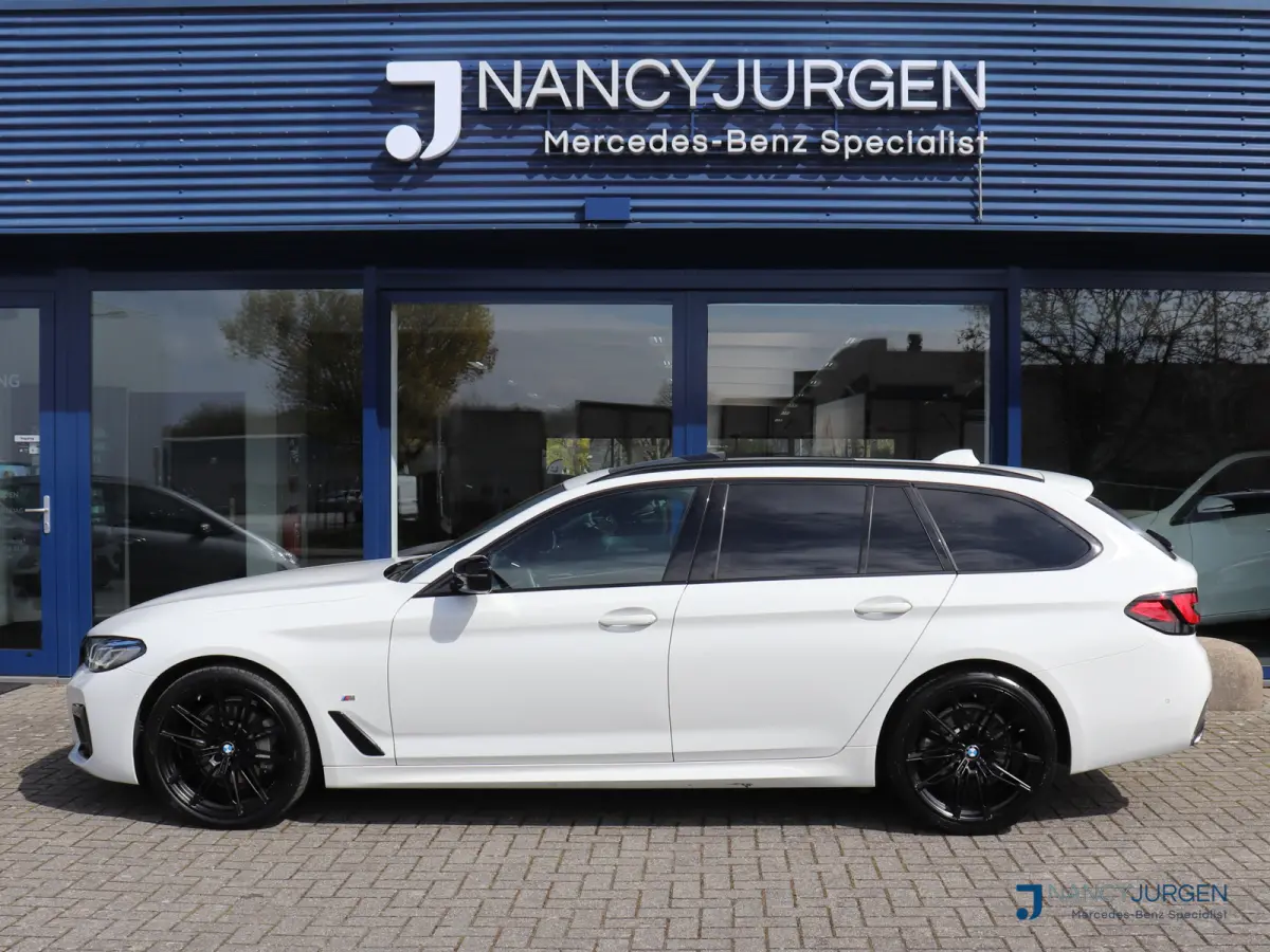 530i xDrive | 4WD | M-Sport | Pano | Luchtvering | Leder | Ambiente Verlicht. | 20" M Velgen | 4-Zone Climate Control | Elektr. Kofferbak | Laser LED | Adaptive Cruise Control | Keyless Go |
