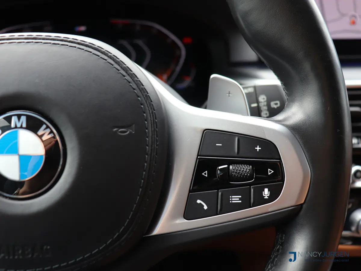 530i xDrive | 4WD | M-Sport | Pano | Luchtvering | Leder | Ambiente Verlicht. | 20" M Velgen | 4-Zone Climate Control | Elektr. Kofferbak | Laser LED | Adaptive Cruise Control | Keyless Go |