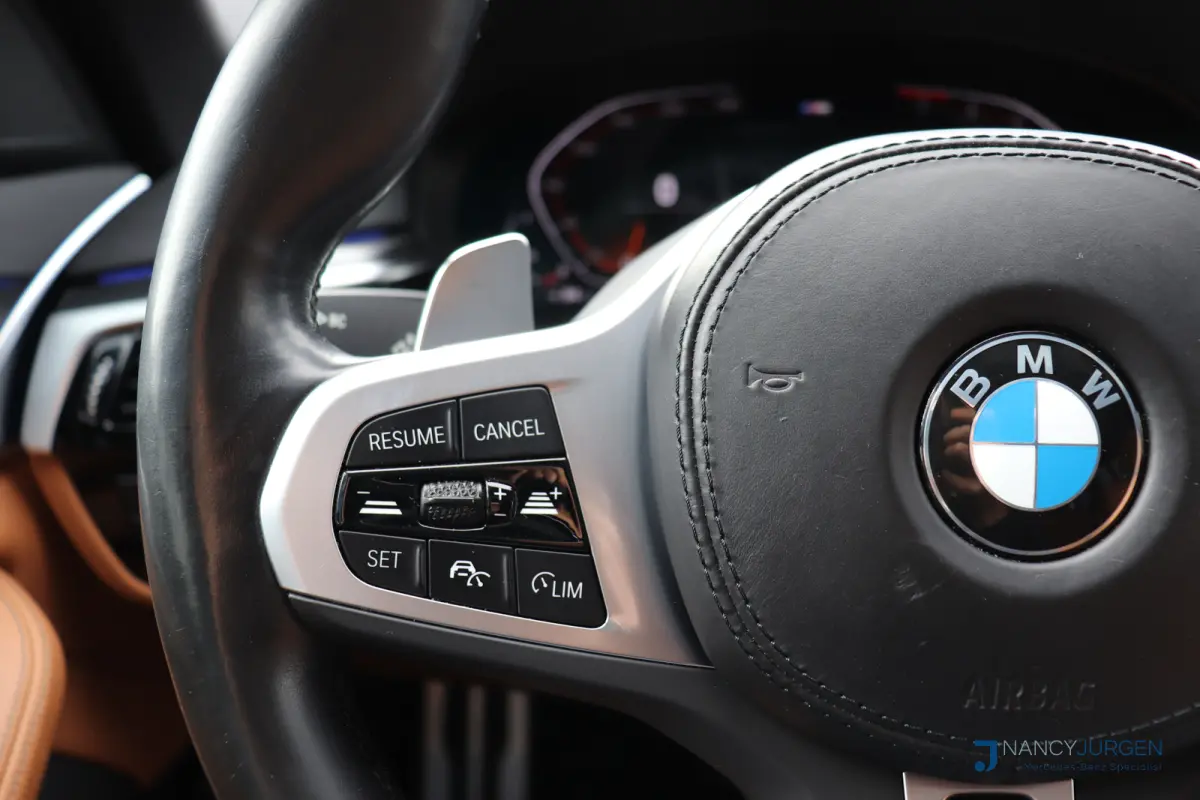 530i xDrive | 4WD | M-Sport | Pano | Luchtvering | Leder | Ambiente Verlicht. | 20" M Velgen | 4-Zone Climate Control | Elektr. Kofferbak | Laser LED | Adaptive Cruise Control | Keyless Go |