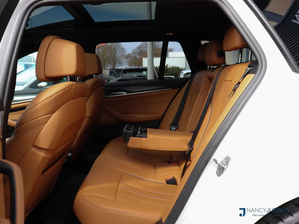 530i xDrive | 4WD | M-Sport | Pano | Luchtvering | Leder | Ambiente Verlicht. | 20" M Velgen | 4-Zone Climate Control | Elektr. Kofferbak | Laser LED | Adaptive Cruise Control | Keyless Go |