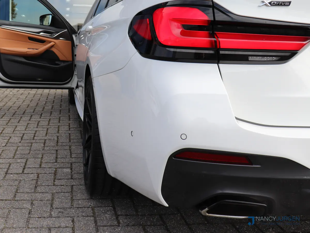 530i xDrive | 4WD | M-Sport | Pano | Luchtvering | Leder | Ambiente Verlicht. | 20" M Velgen | 4-Zone Climate Control | Elektr. Kofferbak | Laser LED | Adaptive Cruise Control | Keyless Go |