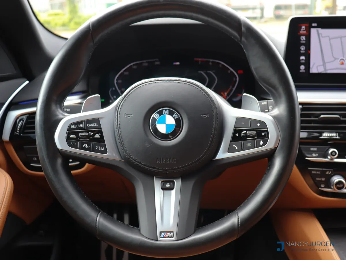 530i xDrive | 4WD | M-Sport | Pano | Luchtvering | Leder | Ambiente Verlicht. | 20" M Velgen | 4-Zone Climate Control | Elektr. Kofferbak | Laser LED | Adaptive Cruise Control | Keyless Go |