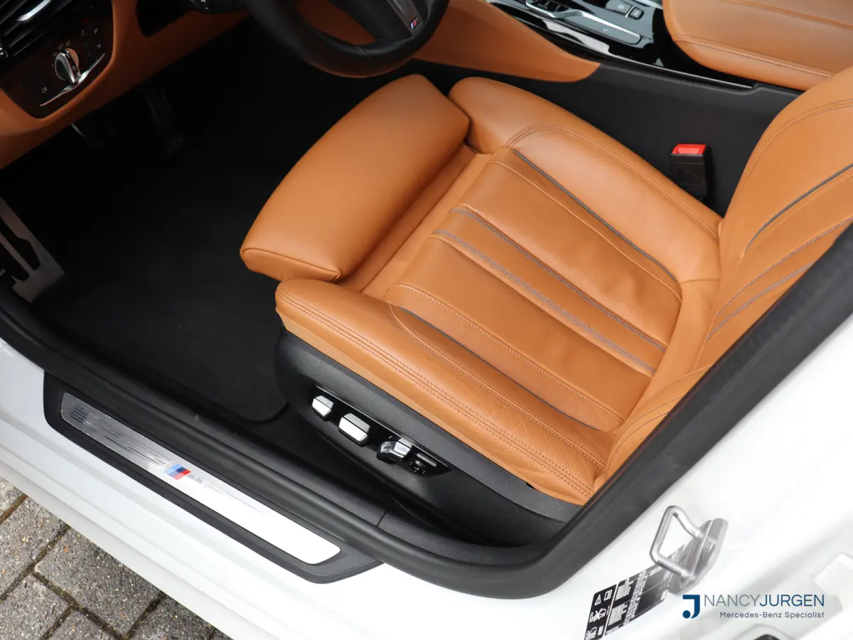 530i xDrive | 4WD | M-Sport | Pano | Luchtvering | Leder | Ambiente Verlicht. | 20" M Velgen | 4-Zone Climate Control | Elektr. Kofferbak | Laser LED | Adaptive Cruise Control | Keyless Go |