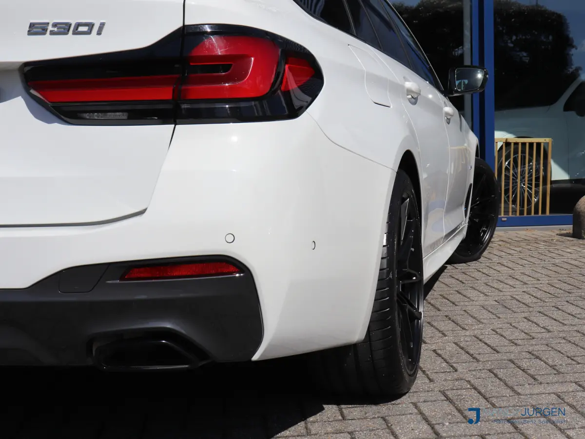 530i xDrive | 4WD | M-Sport | Pano | Luchtvering | Leder | Ambiente Verlicht. | 20" M Velgen | 4-Zone Climate Control | Elektr. Kofferbak | Laser LED | Adaptive Cruise Control | Keyless Go |